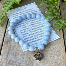 vaaleansininen kivihelmi rannekoru hopeisella lotuksen kukka riipuksella