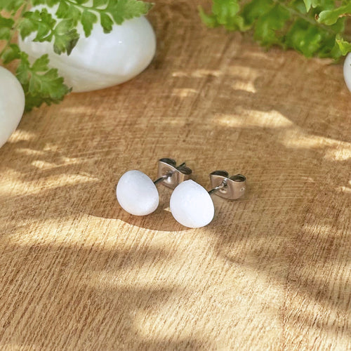 Nappikorvakorut - Valkoinen Jade
