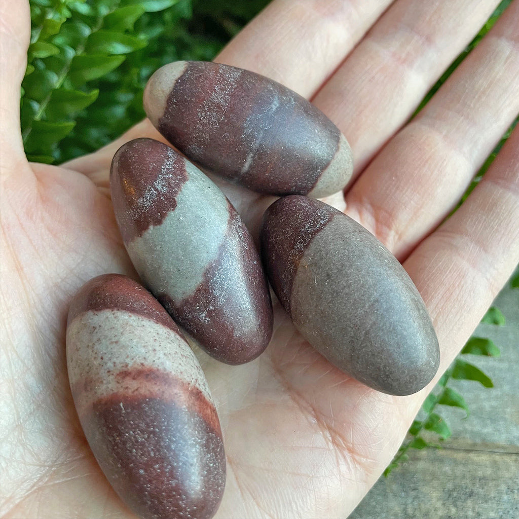 Shiva Lingam - Intialainen Jokikivi