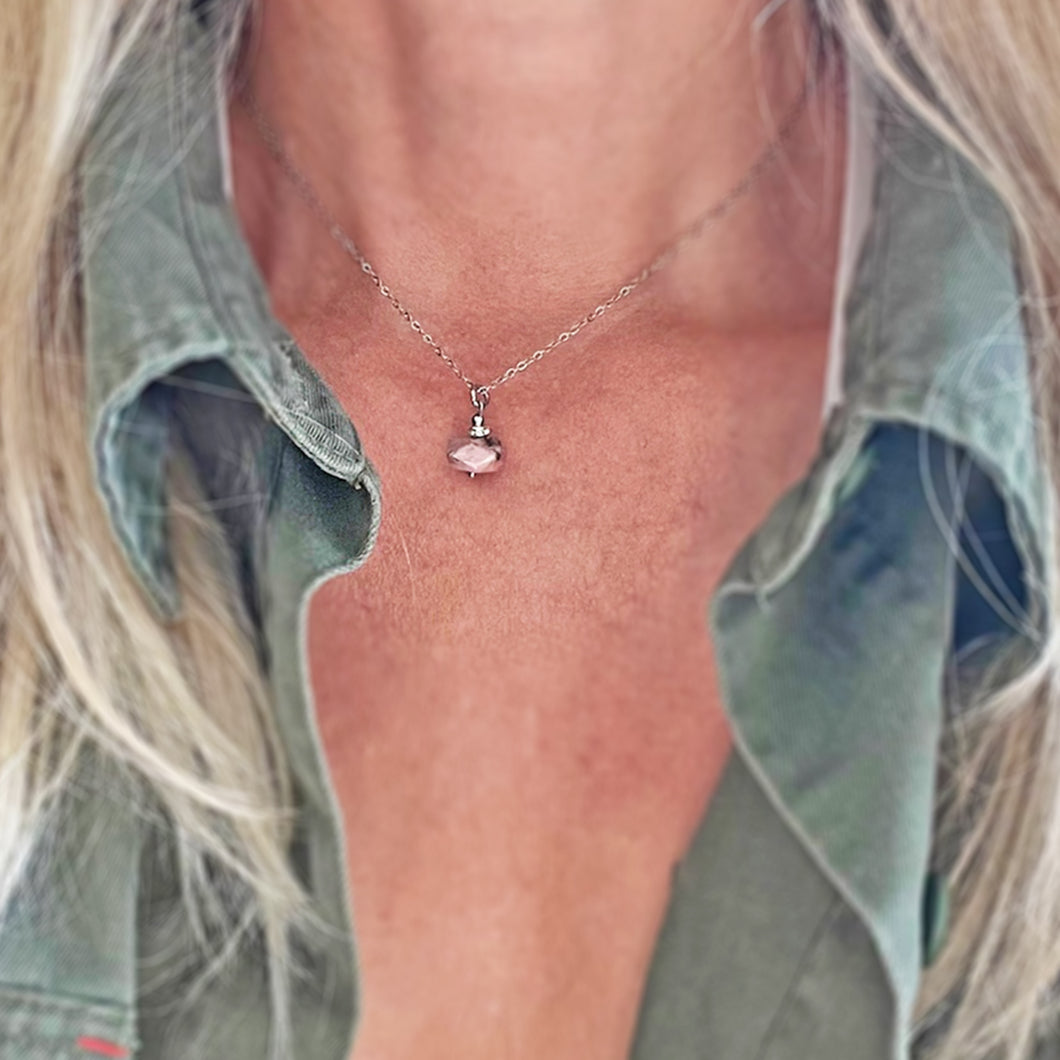 Kristalliriipus - Rodoniitti