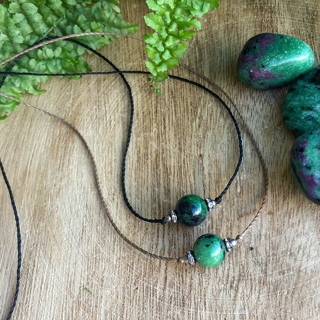 Choker Kaulakoru - Rubiini Zoisiitti